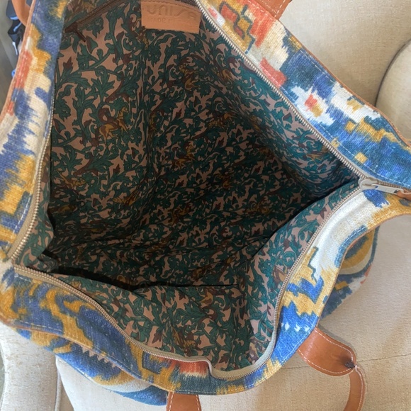 Unisa Zippered Canvas Tote - Picture 14 of 16